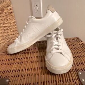 VEJA 
Esplar Leather Shoes